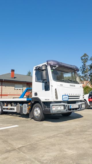 IVECO EUROCARGO 120EL18 - grúa portacoches