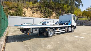 IVECO EUROCARGO 120EL18 - grúa portacoches