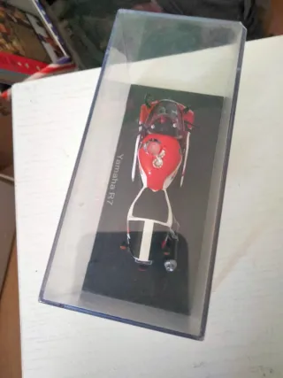 Maqueta Moto Yamaha R7 Escala 1/24