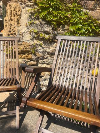 Mesa y 4 sillas de teca para exterior, buen estado