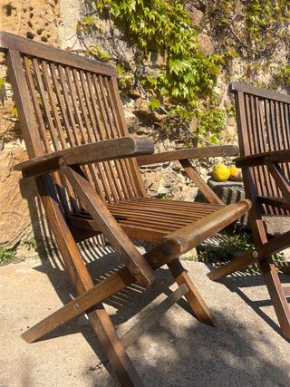 Mesa y 4 sillas de teca para exterior, buen estado