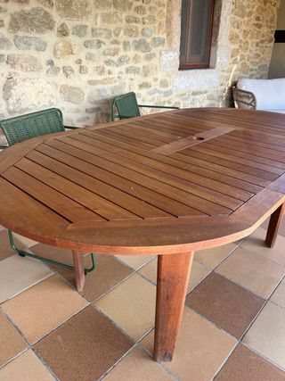 Mesa y 4 sillas de teca para exterior, buen estado