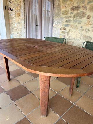 Mesa y 4 sillas de teca para exterior, buen estado