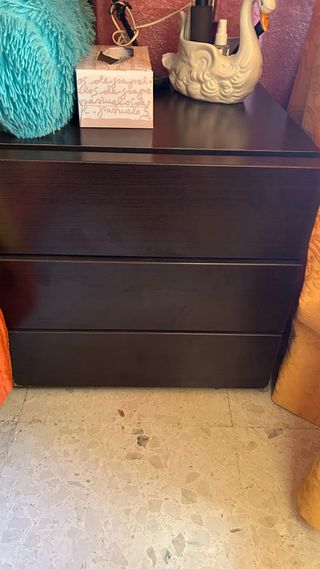 Mesitas de noche de madera con cajones