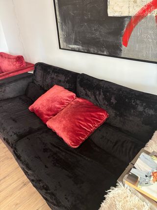 Sofá cómodo terciopelo negro y rojo