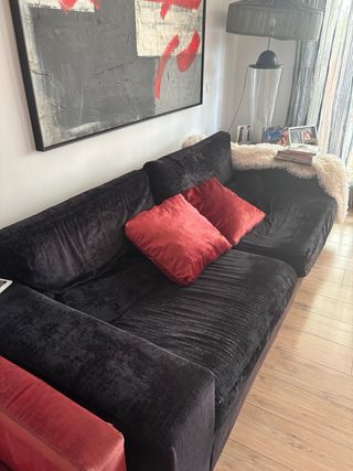 Sofá cómodo terciopelo negro y rojo