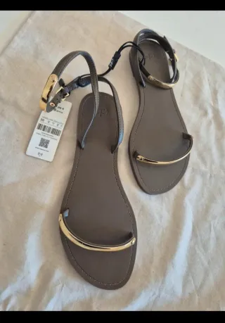 Sandalias Planas Parfois Doradas y Marrón