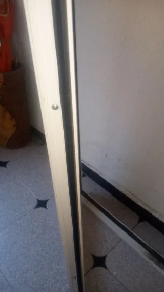 Ventana de aluminio blanca