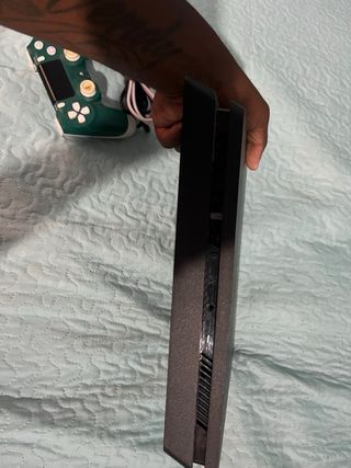 Consola PS4 Slim Negra + Mando Verde