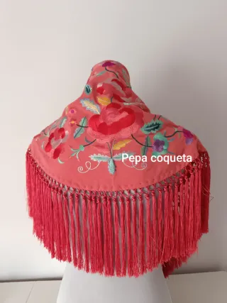 Mantoncillo  tamaño piquillo coral bordado