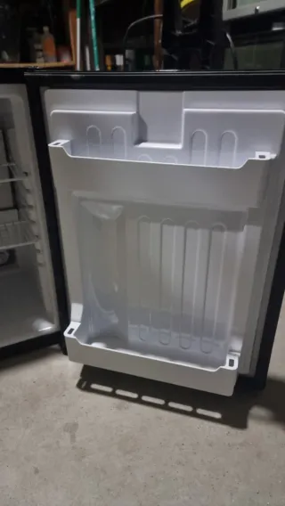 Minibar negro. Marca btv.