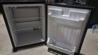 Minibar negro. Marca btv.