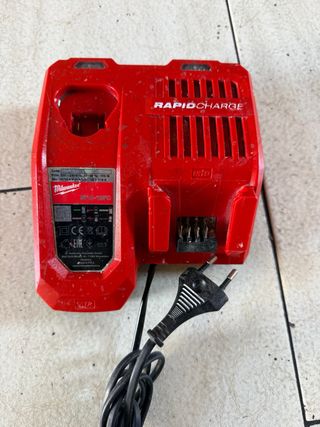 Cargador Milwaukee M12-18FC