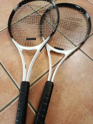 Due racchette da tennis in vendita