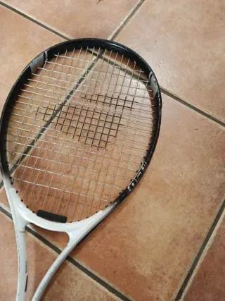 Due racchette da tennis in vendita
