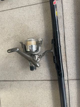 Mulinelli e canne da pesca misti