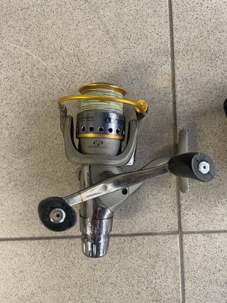 Mulinelli e canne da pesca misti