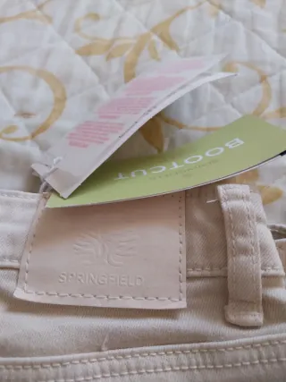 Pantalón beige campana