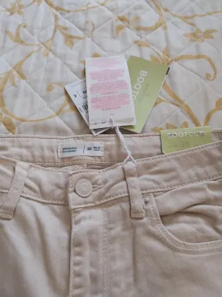 Pantalón beige campana