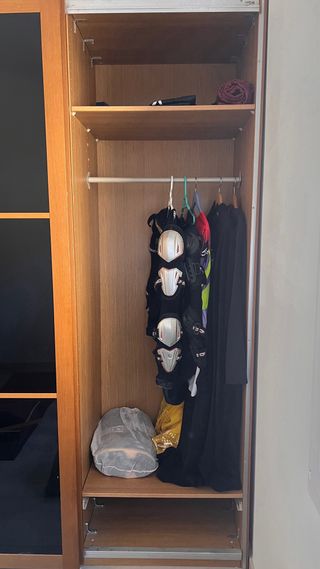 Armario modular Ikea PAX madera y cristal negro