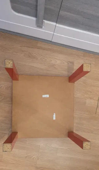 Mesa auxiliar roja - IKEA