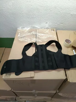 Correggi la postura della schiena con 8 magneti