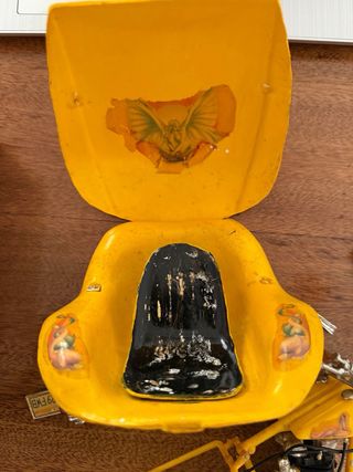 Miniatura moto amarilla