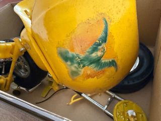 Miniatura moto amarilla