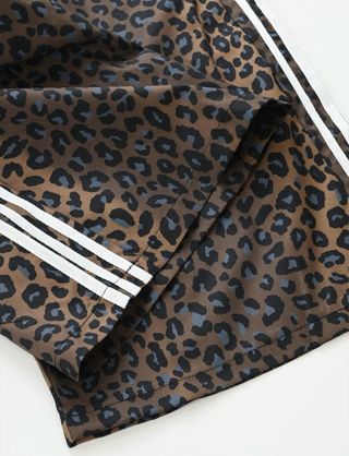 Pantalón Adidas Wide Leg Animal Print.