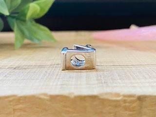 Charm Letra V con Rosa Roja - Plata