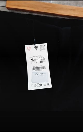 Pantalón negro Zara