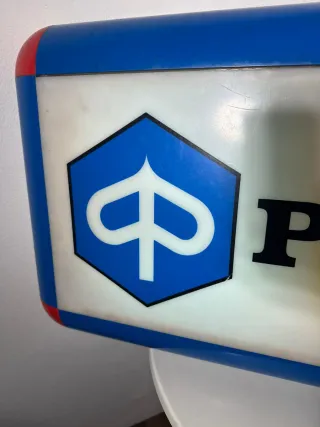 Insegna luminosa Piaggio