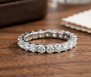 Anello Huitan Oro bianco e Zirconi Elegante