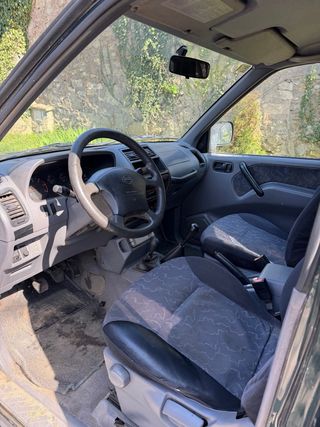 Nissan Terrano II 1998