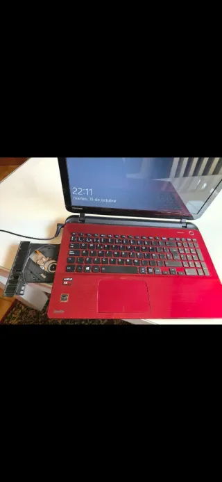 Portátil Toshiba Rojo