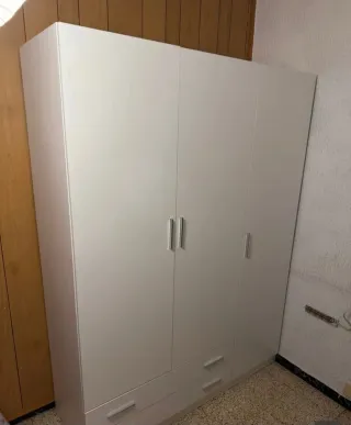 Armario blanco 4 puertas y 2 cajones