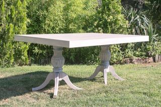 Mesa con patas de garra