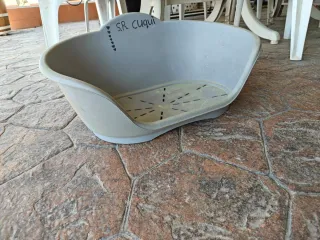 Cama para perro de plástico