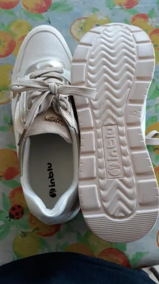 Sneakers donna oro e color sabbia