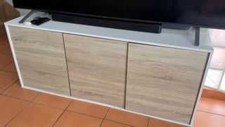 Mueble TV madera y blanco