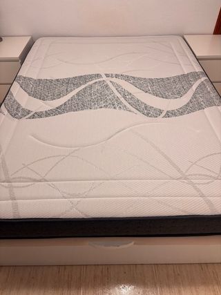 Canapé blanco en buen estado