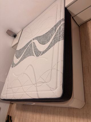 Canapé blanco en buen estado