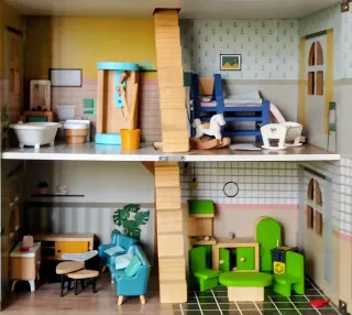 Casa de muñecas de madera