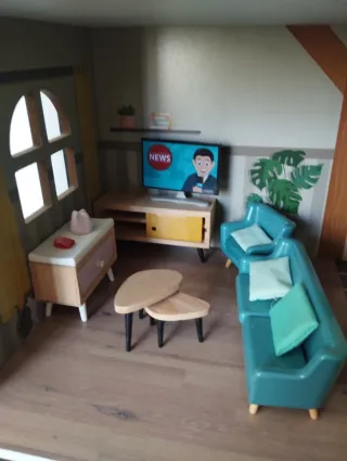 Casa de muñecas de madera