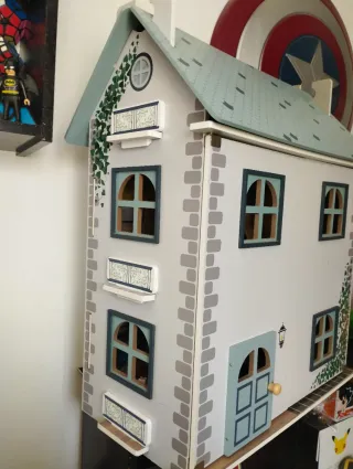 Casa de muñecas de madera