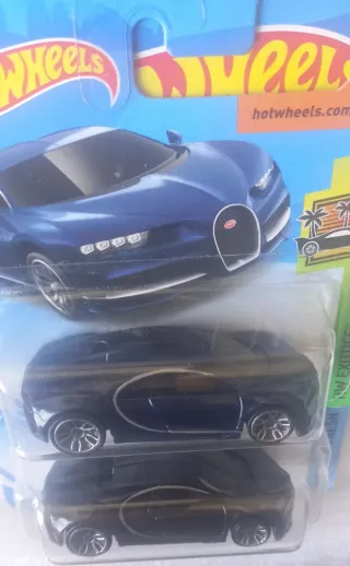 Conjunto 2 Hot Wheels 16 Bugatti Chiron