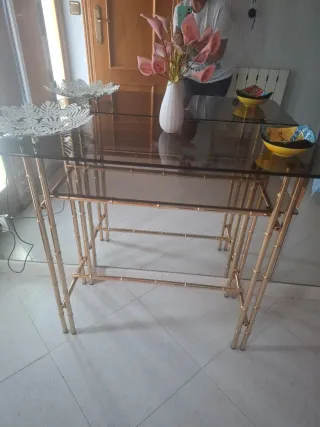 Tavolo d'ingresso in cristallo con gambe dorate