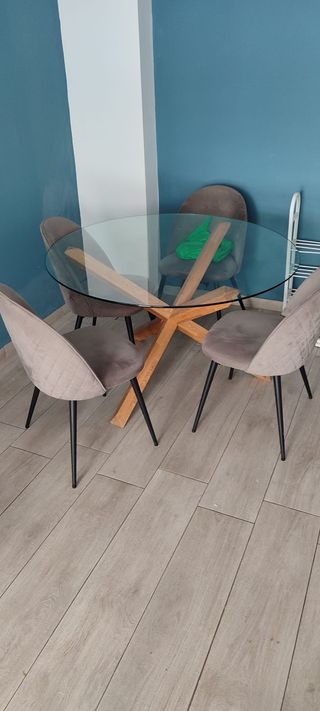Mesa redonda cristal y 4 sillas terciopelo