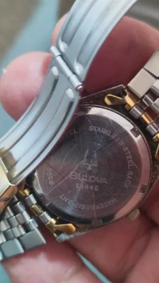 Reloj Bulova Dorado Calendario Quartz no funciona