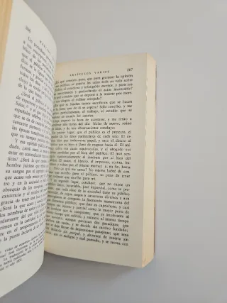 Artículos varios . (Spanish Edition)